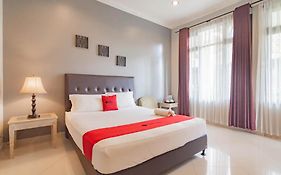 RedDoorz @ Sersan Bajuri